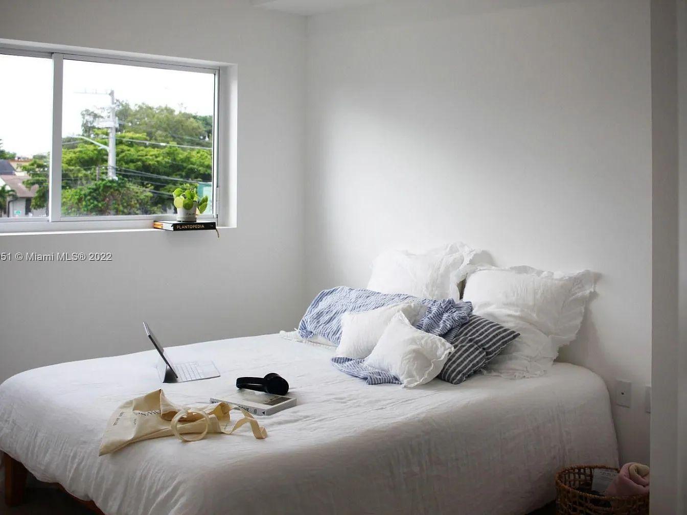 542 SW 7th St, Unit 209 (Furnished Room) gallery image