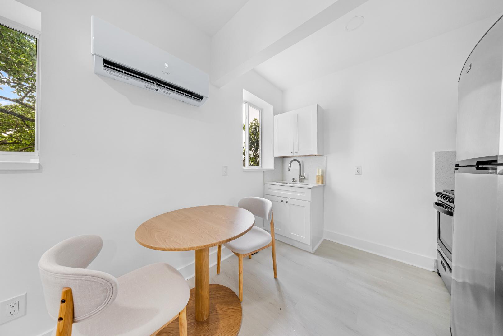 1250 SW 6th St, Unit 318 (Furnished) gallery image