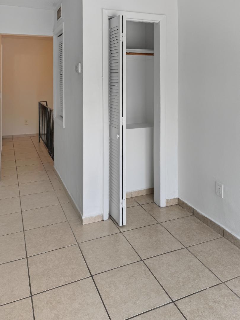 1560 Northwest 15th Street Road, Unit 3 gallery image