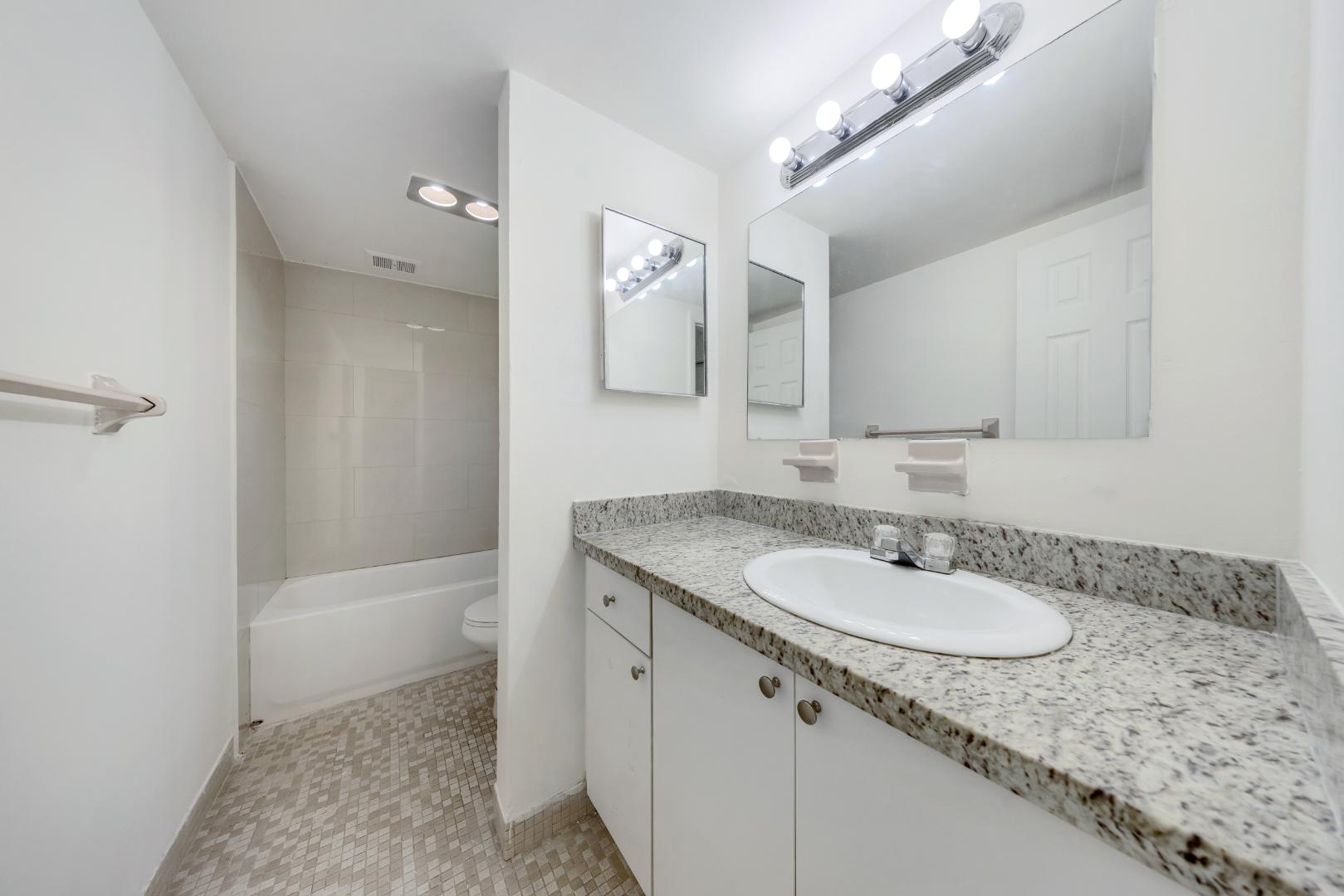 13201 Memorial Hwy, Unit 216 gallery image