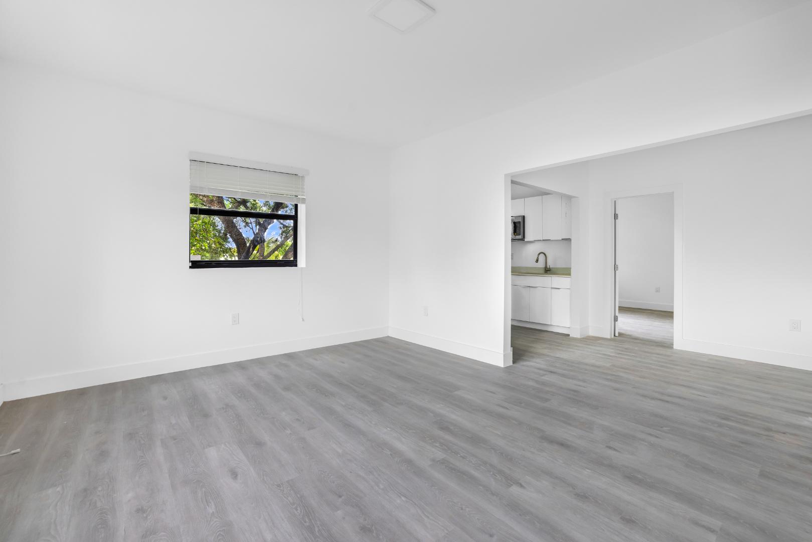 1536 SW 9th St, Unit 12 gallery image