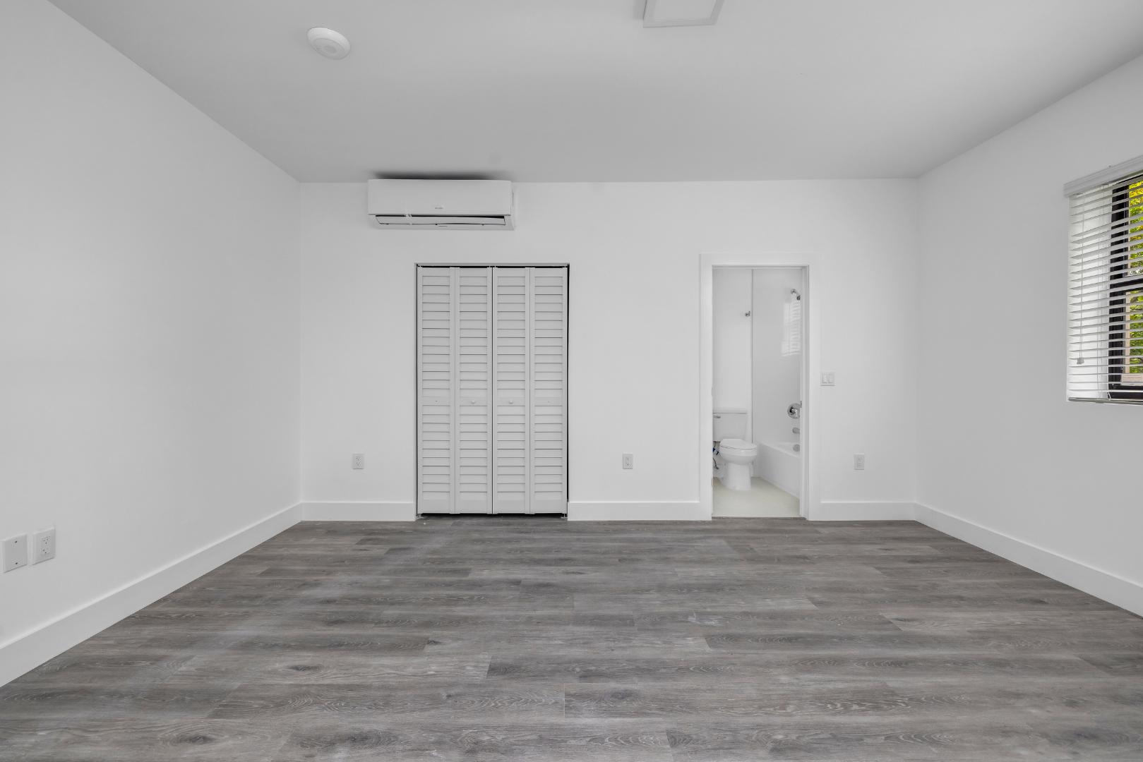 1536 SW 9th St, Unit 9 gallery image
