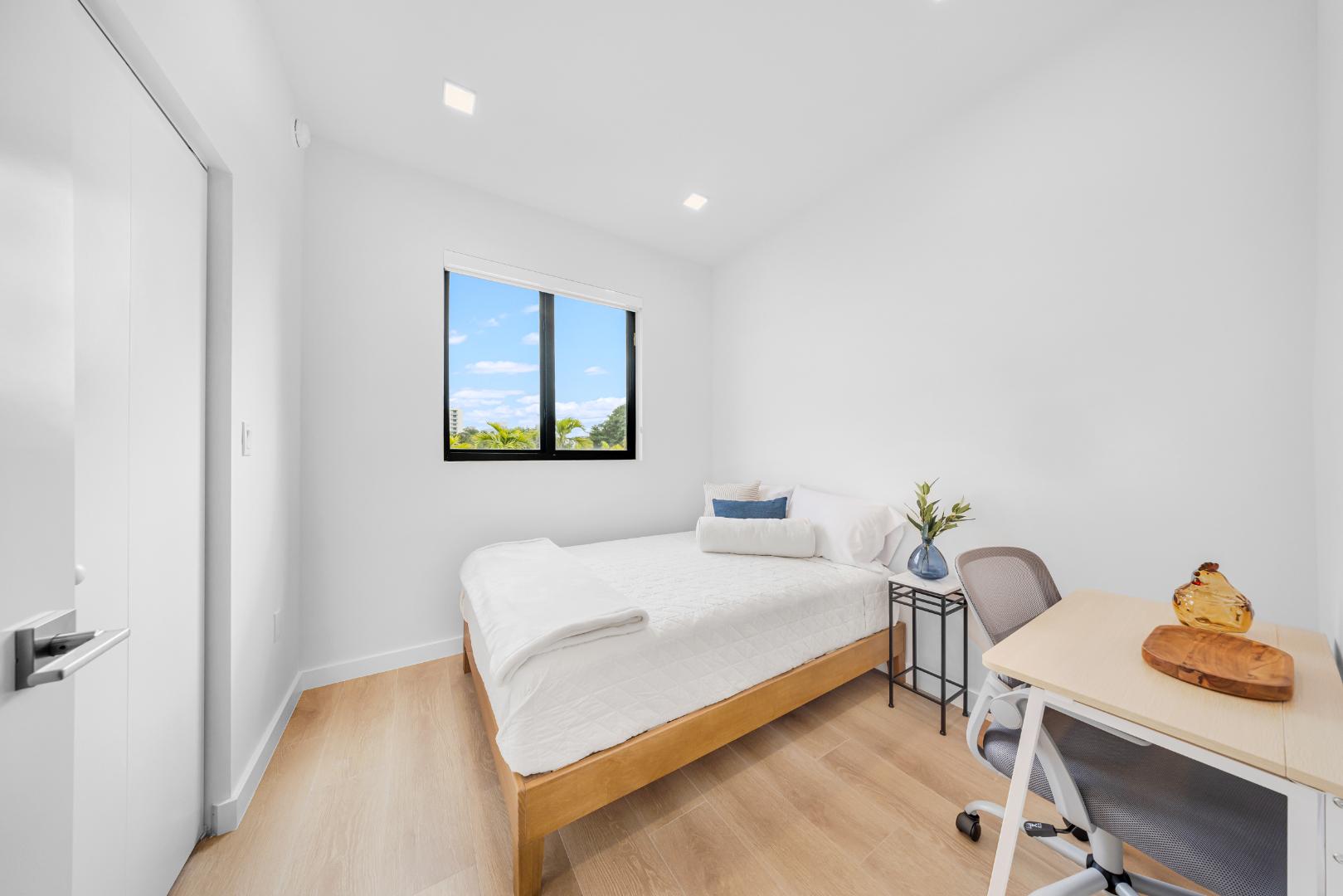 1376 SW 4th St, Unit 401B (Furnished room) gallery image
