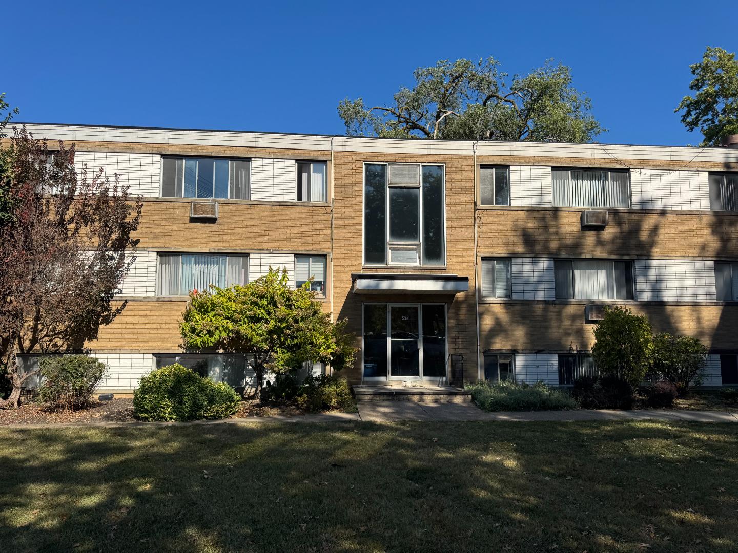 Warren Plaza - Photo 3