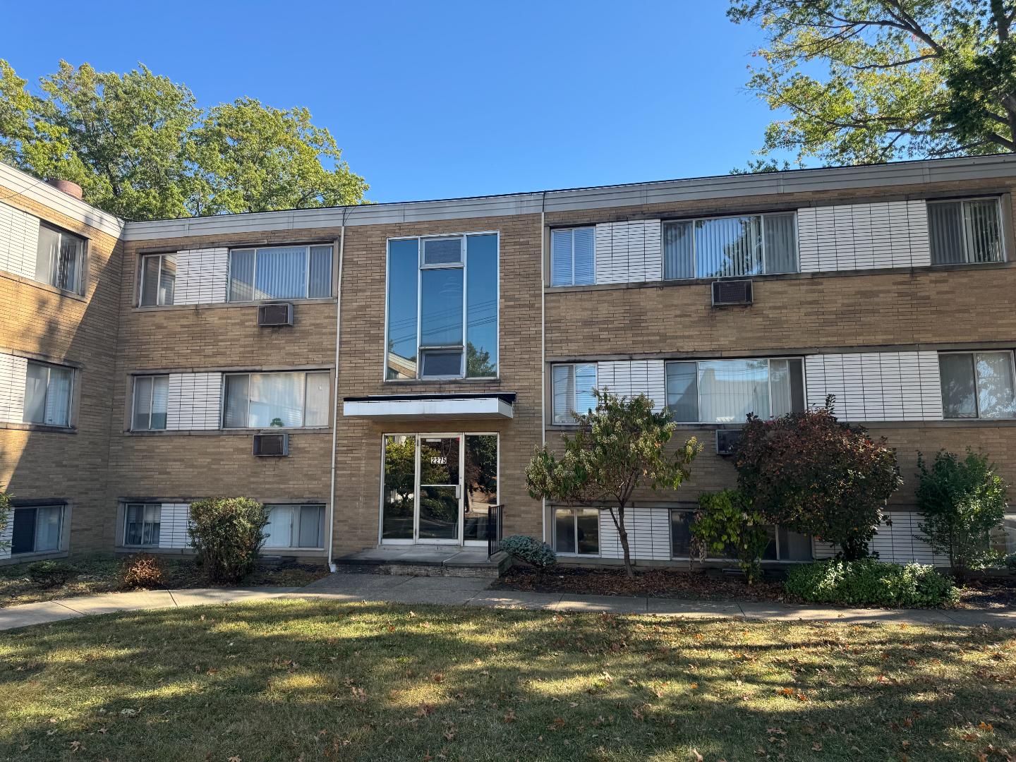 Warren Plaza - Photo 4