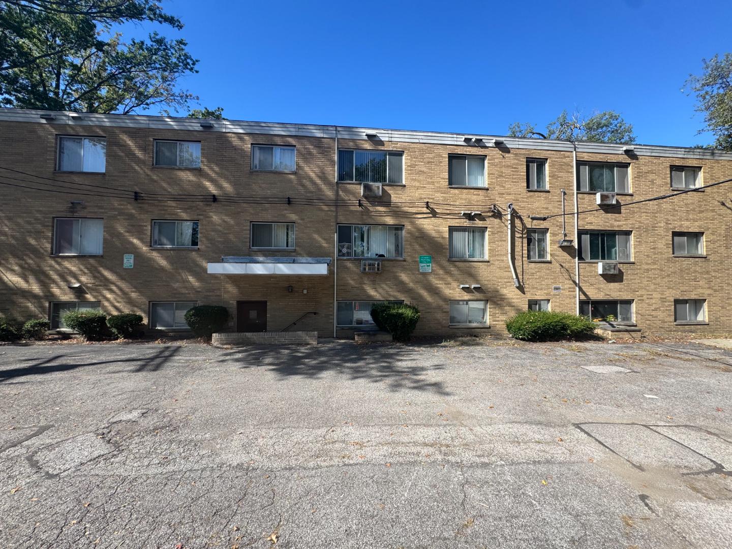 Warren Plaza - Photo 5