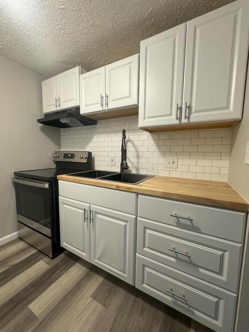 Golf Crest Manor - Photo 2