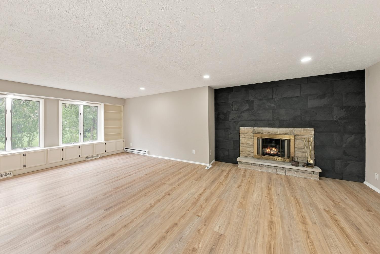 270 Michigan Ave photo 11