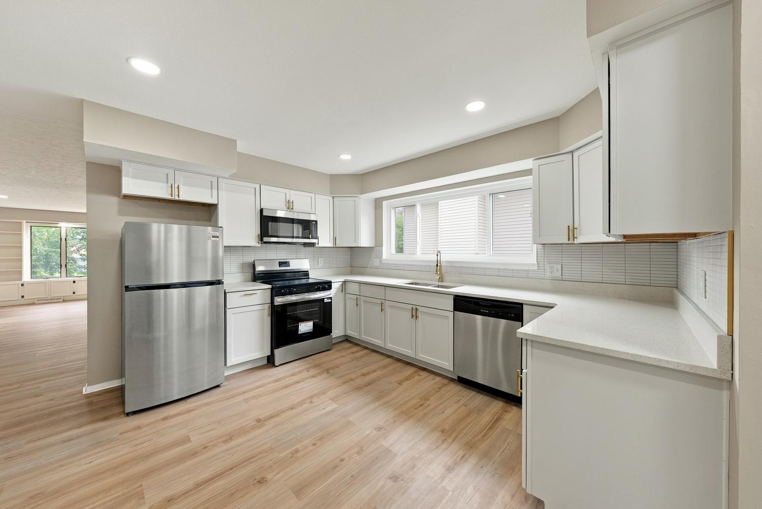 270 Michigan Ave photo 18