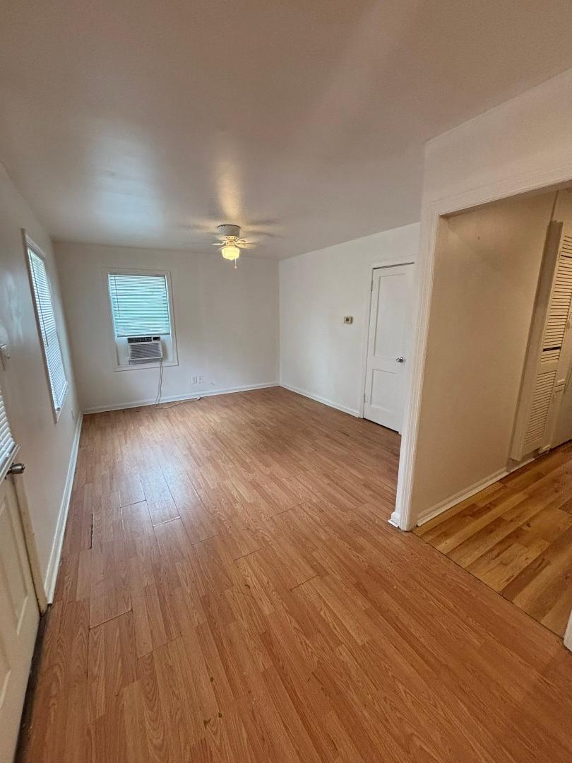 712 N Van Buren St, photo 2