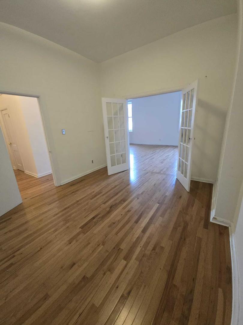 129 11th St - Unit 2R photo 2