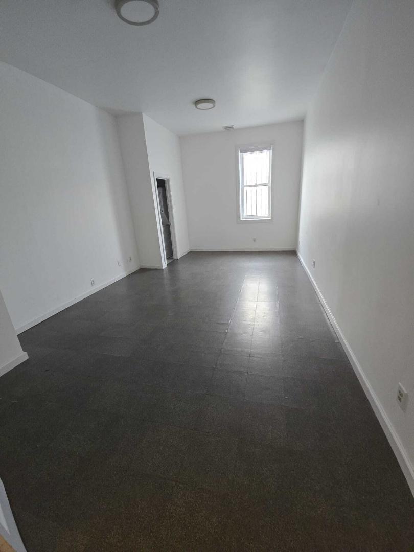 129 11th St - Unit 2R photo 3