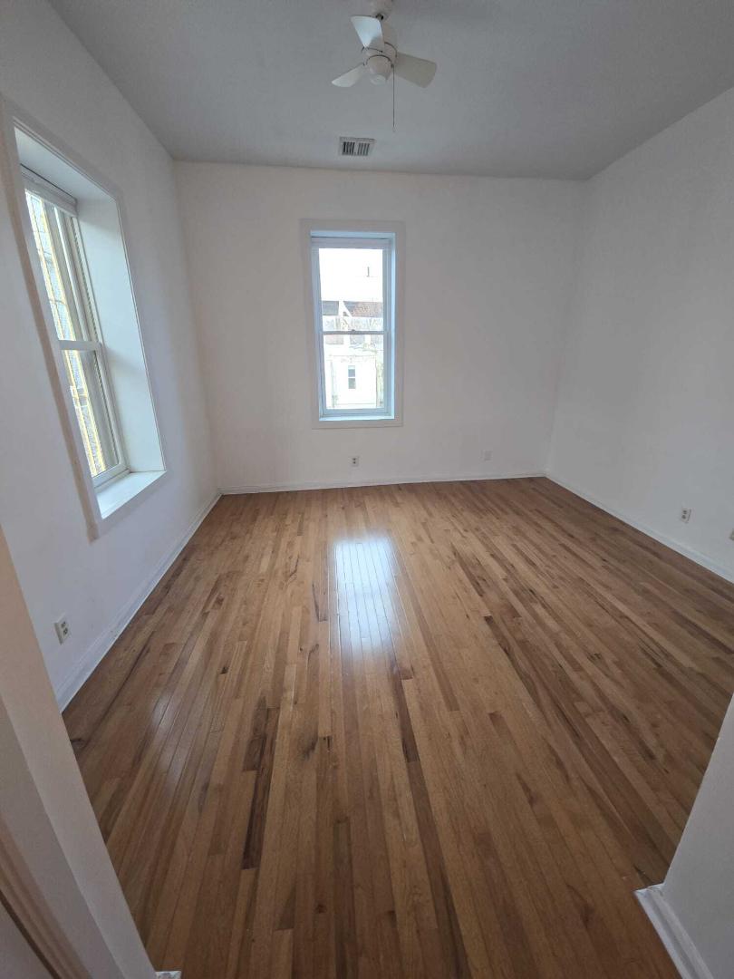 129 11th St - Unit 2R photo 4