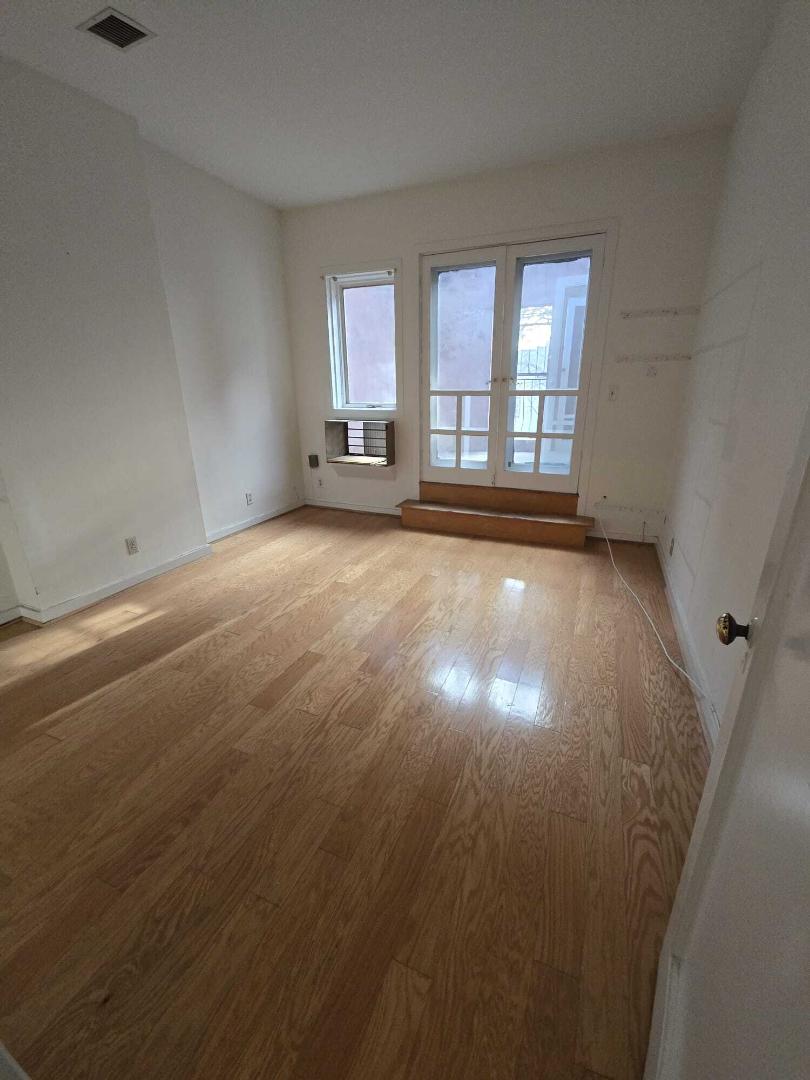 129 11th St - Unit 2F photo 2