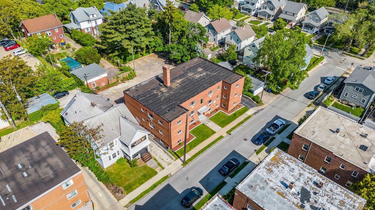 Clarence Plaza - Photo 2