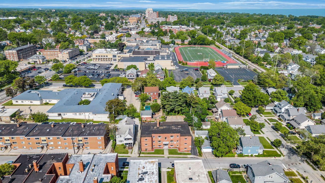 Clarence Plaza - Photo 3