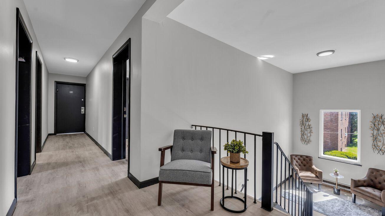 Clarence Plaza - Photo 5